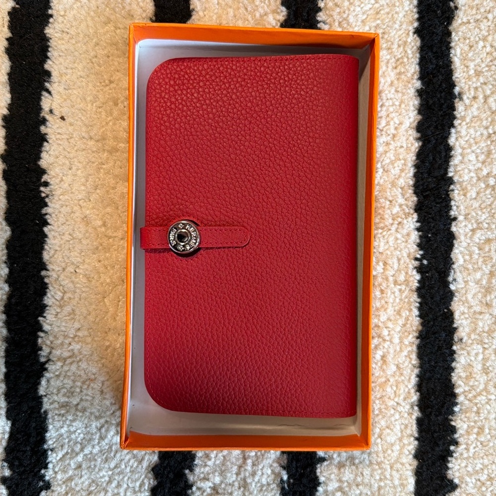 New Hermes Paris Dogon Red Genuine Leather Wallet/Clutch - Picture 3 of 14